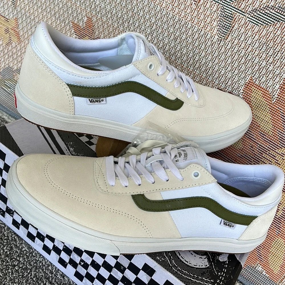 Vans WMNS Gilbert Crockett
True White/Green
VN0A5JIF133
sneakers - Picture 11 of 16